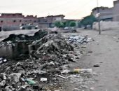 سيبها علينا.. شكوى من انتشار القمامة بقرية أشروبة بالمنيا