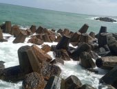 مواطنون يصرون على نزول البحر فى شاطئ النخيل رغم غرق 21 شخصا.. صور 