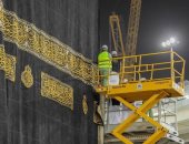 استبدال كسوة الكعبة المشرفة الخميس المقبل بمشاركة 160 متخصصاً