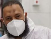 "صلاح".. فنى معمل بالقاهرة ضمن الجيش الأبيض فى مواجهة كورونا