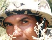 "كلنا جيش مصر".. "حنفى" يشارك بصورته بالزى العسكرى أثناء أداء الخدمة بالجيش