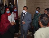 محافظ المنيا يكلف نائبيه بمتابعه إحدى الحالات المرضية وتقديم الرعاية الطبية