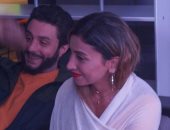 أحمد الفيشاوى مع زوجته ودينا الشربينى فى كواليس تصوير "30 مارس" ويوجه الشكر للمخرج أحمد خالد .. صور