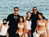 وقت العائلة ..جينفر لوبيز تقضى أجازتها علي البحر مع صديقها وأبنائها