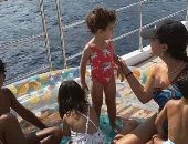 جورجينا رودريجيز تصطحب أطفالهما فى رحلة بحرية بدون كريستيانو رونالدو.. صور