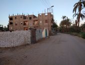 أهالى نجع عطا يطالبون بتوصيل الصرف الصحى.. ومسئول المشروع: المنطقة تحتاج محطة رفع..فيديو