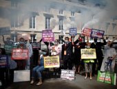 وقفة احتجاجية للآباء والآمهات فى باريس ضد مشروع قانون حرية الإنجاب