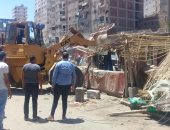 صور.. حملة مكبرة لإزالة التعديات على حرم السكة الحديد شرق الإسكندرية