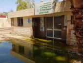 غرق الوحدة الصحية بقرية جرف سرحان محافظة أسيوط بالصرف الصحى.. صور 