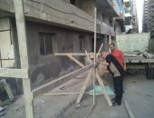 تساقط أجزاء خرسانية من عقار بالمنتزه شرق الإسكندرية دون إصابات.. صور