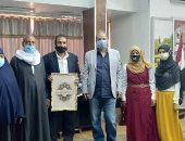 وكيل تعليم المنيا يستقبل الطالبة الحاصلة على المركز السادس فى الخط