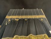 فيديو وصور.. الكعبة المشرفة ترتدى كسوتها الجديدة