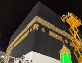 لبيك اللهم لبيك.. الكعبة المشرفة ترتدى كسوتها الجديدة