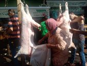 فيديو وصور .. رانيا أشهر جزارة بالإسكندرية.. تعلمت المهنة منذ 30 عام