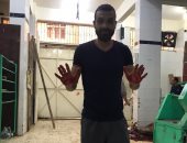 عمرو الحلوانى يظهر في مسقط رأسه ويذبح أضحية العيد.. فيديو وصور