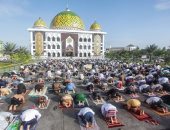 المسلمون حول العالم يؤدون صلاة عيد الأضحى المبارك