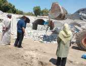 إزالة 9 مقابر مخالفة لتعديها على الأراضى الزراعية بأبو زعبل في الخانكة