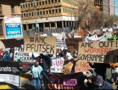 مسيرات بجنوب أفريقيا احتجاجا على فشل الحكومة في مواجهة جائحة كورونا