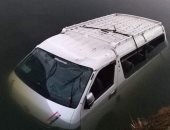 رجال المباحث يستمعون لأقوال شهود حادث غرق ميكروباص المريوطية 