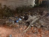 سيبها علينا.. قارئ يشكو انتشار القمامة بشارع السلام فى الإسكندرية