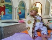 صور.. دير مارجرجس بالرزيقات يستقبل أول طفل لتعميده بعد 134 يوما من الإغلاق