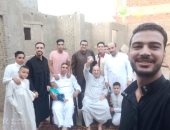 العيد فرحة.. "محمد" بصورة للعائلة من المحلة الكبرى احتفالا بعيد الأضحى 
