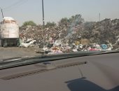 شكوى من تراكم القمامة على الطريق بمعدية عثمان مطلع كوبرى السواح بالقليوبية