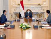 السيسي يبحث محاور تطوير منظومة التعليم الجامعى والموقف التنفيذى للمشروعات القومية بالقطاع.. الرئيس يوجه بتخصيص 100منحة دراسية مجانية لأوائل الثانوية العامة والفنية للدراسة بالجامعات الأهلية والتكنولوجية الجديدة