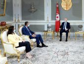 بعد توعد الرئيس التونسى بكشف ملفات الفساد والخيانات وشراء الذمم.. مراقبون: الحديث موجه لحركة النهضة وأذرع تنظيم الإخوان الإرهابى.. ويؤكدون: الفرصة سانحة أمام الرئيس قيس سعيد لقلب الطاولة على التنظيم