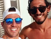 أحمد حجازى يستمتع بإجازة الصيف بعد عودة فريقه للدورى الإنجليزى الممتاز