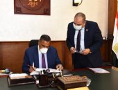 صور.. محافظ مطروح يهنئ أوائل الثانوية العامة 