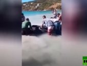فيديو.. إنقاذ حوت على أحد السواحل البرازيلية