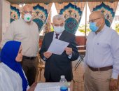 صور.. جولة نائب رئيس جامعة طنطا لتفقد امتحانات الفرق النهائية بـ"طب الأسنان"