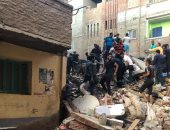 أعمال حفر الصرف الصحى وراء انهيار منزل من 5 طوابق بالمحلة