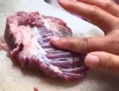 فيديو مخيف لـ قطعة لحم "تنبض" على لوح التقطيع تثير دهشة رواد السوشيال ميديا