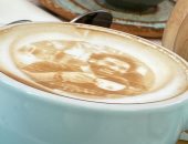 محمد صلاح يواصل أجازته السنوية وينشر فنجان كابتشينو بصورته