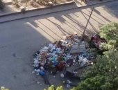 أهالى المنيل يطالبون برفع القمامة المتراكمة بوسط ميدان الباشا