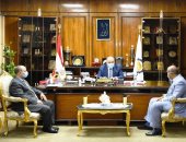 محافظ قنا يناقش آلية الارتقاء بالأنشطة الرياضية