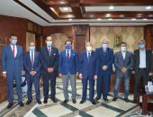 محافظ المنيا يستقبل رئيس الاتحاد المصرى للمينى فوتبول لافتتاح مقرا له