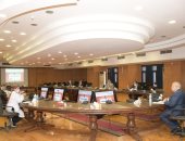 رئيس جامعة القاهرة يناقش مع "العليا للمستشفيات" مصير مستشفى العزل.. صور