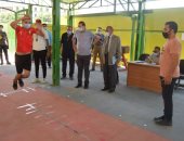 رئيس جامعة سوهاج يتابع اختبارات القدرات لطلاب الثانوية بكلية التربية الرياضية