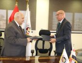 رئيس الهيئة الوطنية يوقع برتوكول تعاون مع الجامعة العربية لمتابعة انتخابات الشيوخ