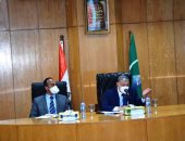 محافظ المنيا: توفير فرص عمل بالقطاع الخاص للعمالة العائدة من الخارج.. صور