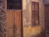 أهالى قرية فاوبحرى بمحافظة قنا يستغيثون من مبنى تابع للجمعية الزراعية آيل للسقوط