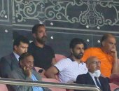 شاهد حضور أمير كرارة لمقصورة استاد القاهرة لمتابعة لقاء الأهلى وإنبى