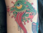 "رسمة تاتو" مجانا طريقة تقديم الشكر للأطباء وموظفين الصحة فى إسبانيا.. صور