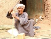 ولسه بنعافر.. عم عبد الله 86 عاماً شاهد على صناعة الجريد منذ طفولته بقنا