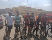 صور.. شباب يحفزون المواطنين بالدراجات للتصويت فى انتخابات مجلس الشيوخ بزايد