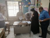 مطران أسيوط يدلى بصوته فى انتخابات مجلس الشيوخ.. صور