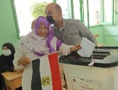 عجوز بالشرقية: دخلت بالعلم للتصويت لأكون قدوة للشباب والمشاركة وواجب وطنى